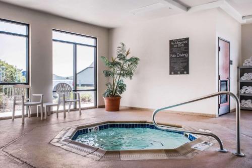 comfort inn and suites sheridan