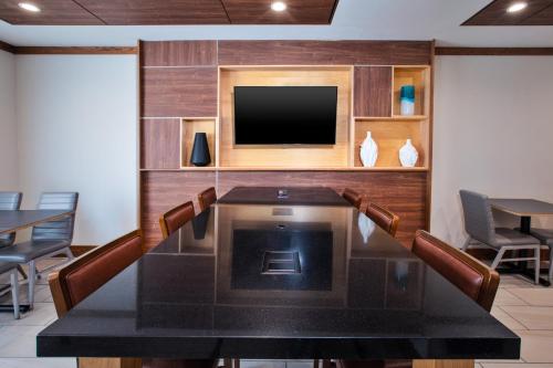holiday inn express and suites buffalo by ihg