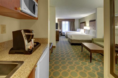 holiday inn express hotel and suites emporia by ihg