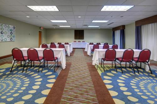 holiday inn express hotel and suites emporia by ihg