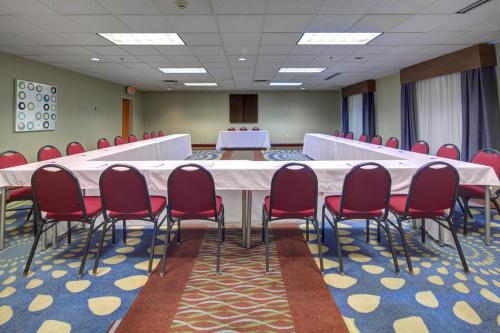 holiday inn express hotel and suites emporia by ihg