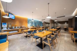 home inn linyi binhe avenue