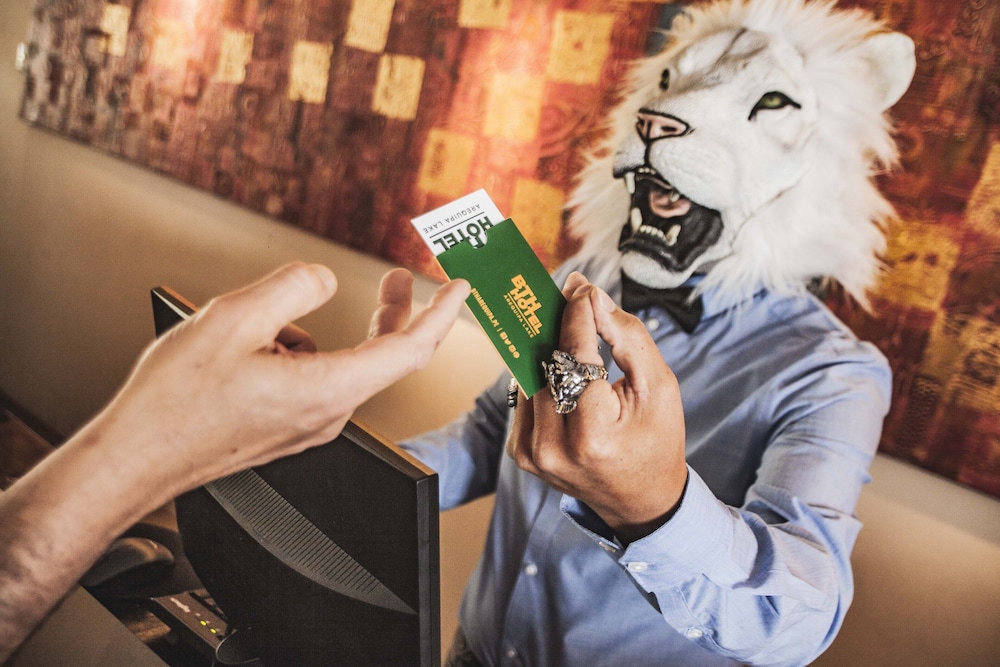 bth hotel arequipa lake