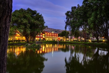 bth hotel arequipa lake