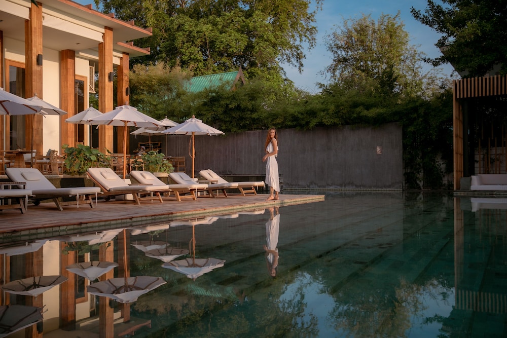 cape nidhra hotel hua hin