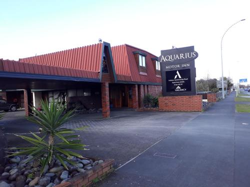 aquarious motor inn