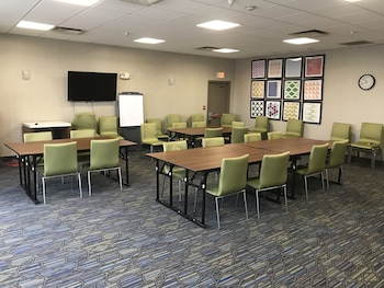 holiday inn express and suites maryville by ihg