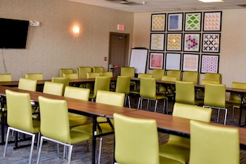holiday inn express and suites maryville by ihg