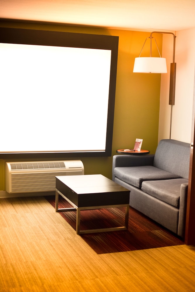 holiday inn express and suites maryville by ihg