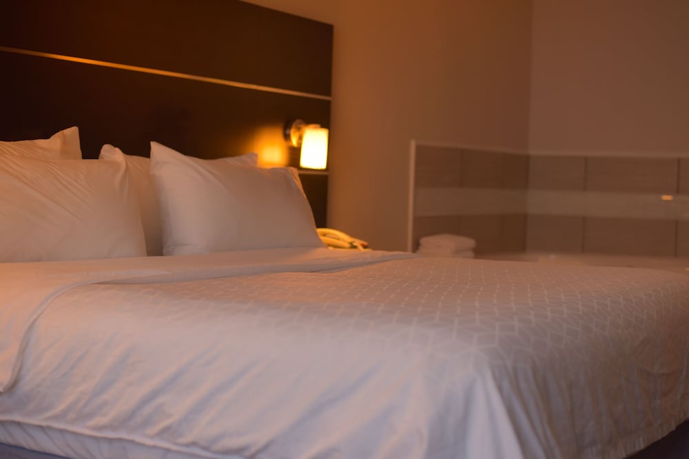 holiday inn express and suites maryville by ihg