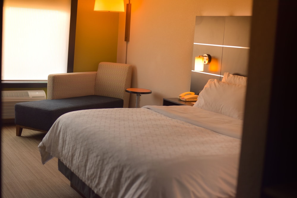 holiday inn express and suites maryville by ihg