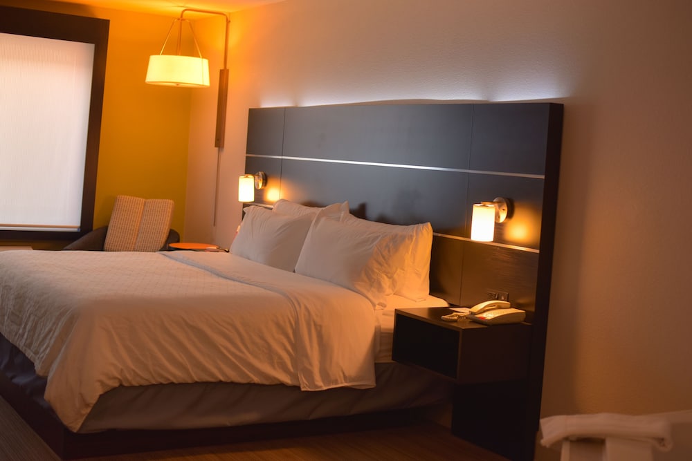 holiday inn express and suites maryville by ihg