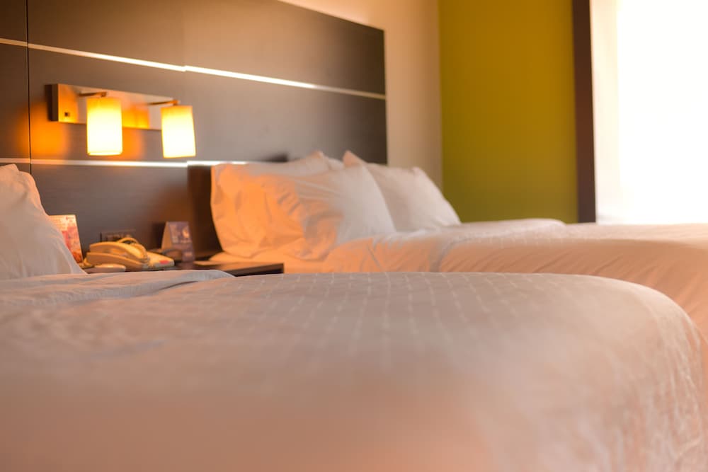 holiday inn express and suites maryville by ihg