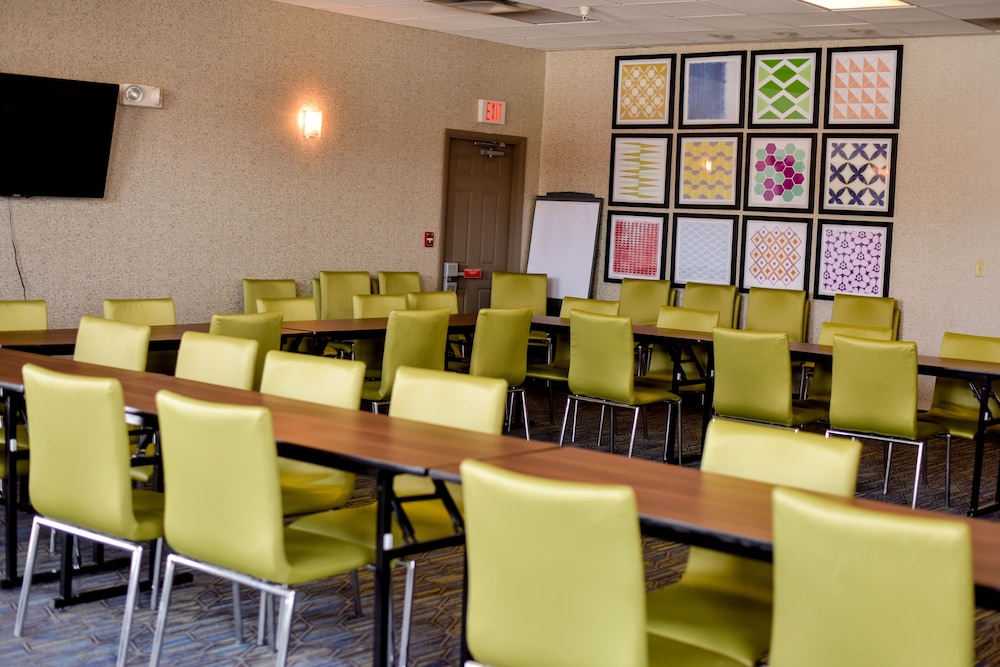 holiday inn express and suites maryville by ihg
