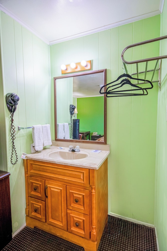 oyo travelier motel