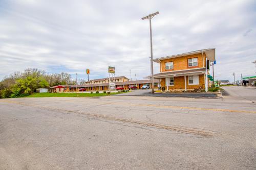 Oyo Travelier Motel,Near J.C.J. Van Speijk Lighthouse,2 star
