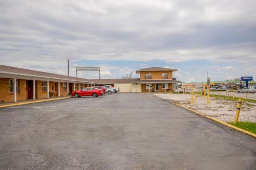 Oyo Travelier Motel,Near J.C.J. Van Speijk Lighthouse,2 star