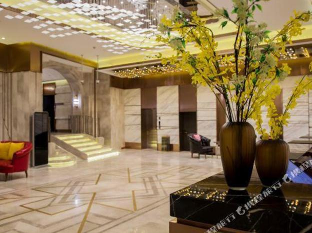 yitel premium shanghai peoples square nanjing road pedestrian street shop