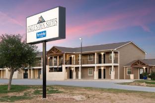 eagles den suites carrizo springs a travelodge by wyndham