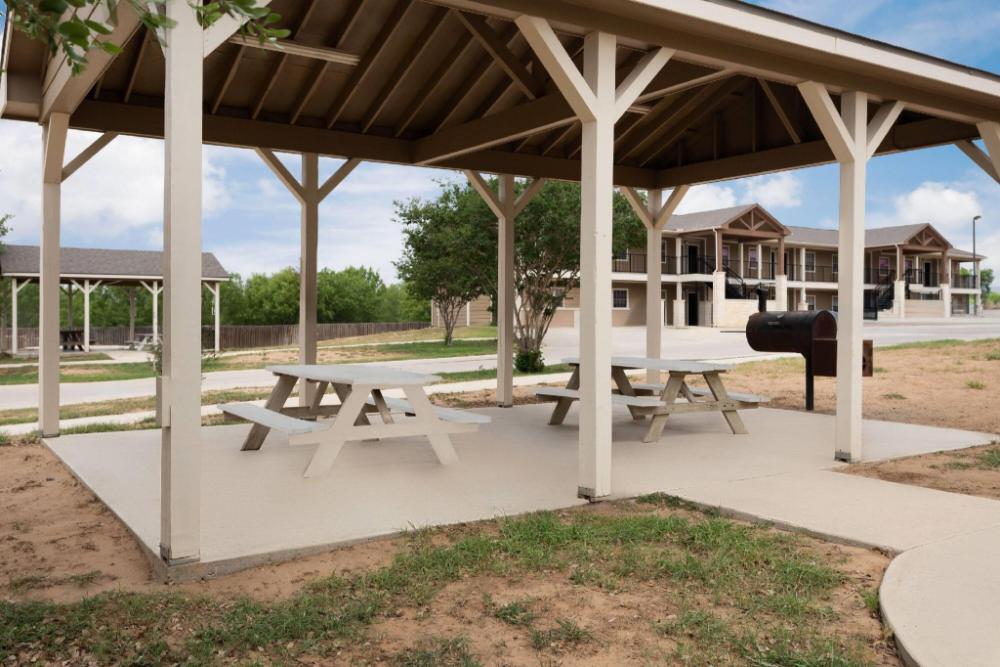 eagles den suites carrizo springs a travelodge by wyndham