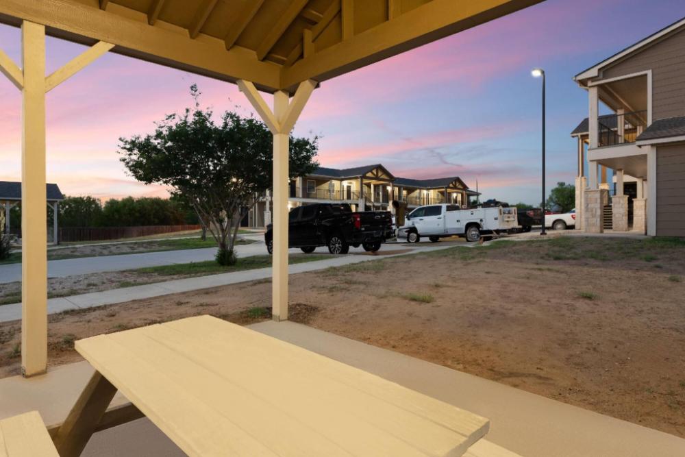 eagles den suites carrizo springs a travelodge by wyndham