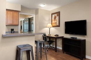 eagles den suites carrizo springs a travelodge by wyndham