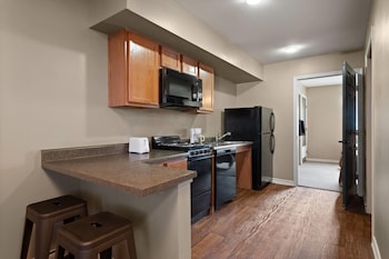 eagles den suites carrizo springs a travelodge by wyndham