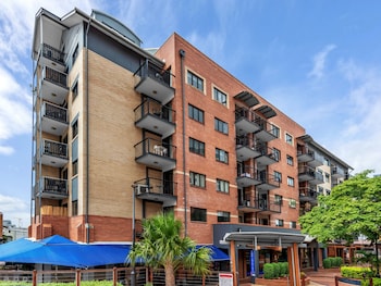 central brunswick apartment hotel