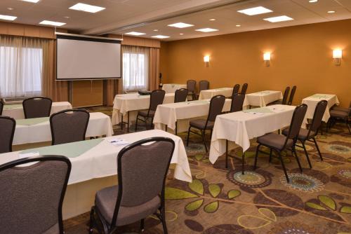 holiday inn express and suites pocatello by ihg