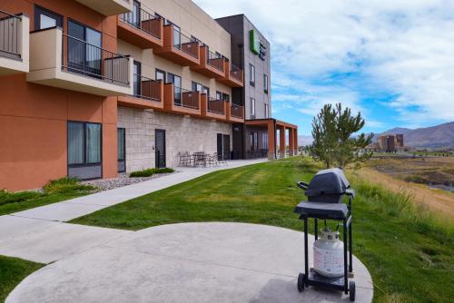holiday inn express and suites pocatello by ihg