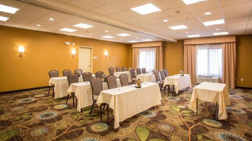 holiday inn express and suites pocatello by ihg