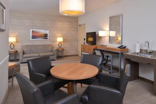 holiday inn express and suites pocatello by ihg