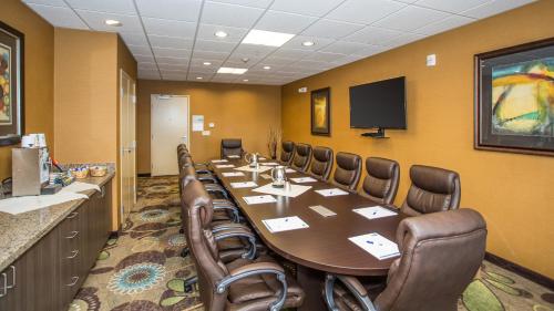 holiday inn express and suites pocatello by ihg