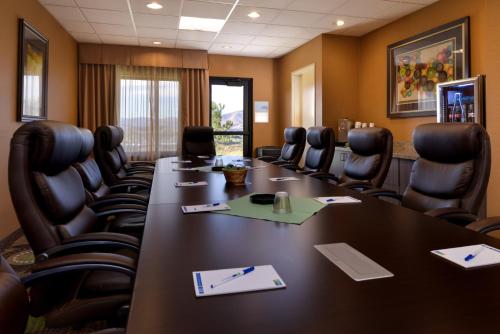 holiday inn express and suites pocatello by ihg