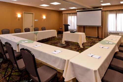holiday inn express and suites pocatello by ihg