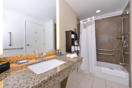 holiday inn express and suites pocatello by ihg