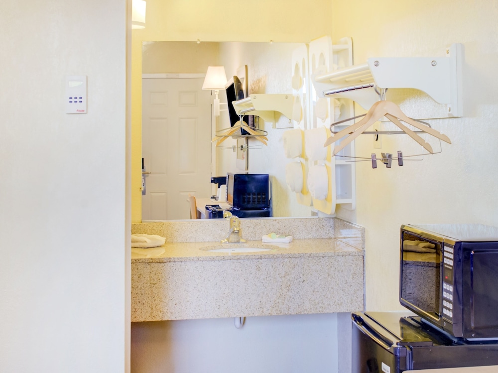 Travelodge By Wyndham Miles City,Miles City>>Custer,2 star