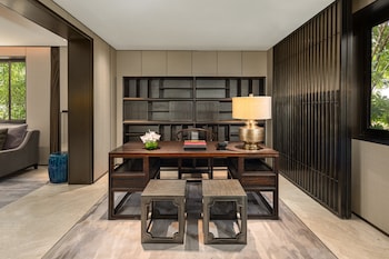 tanggu hotel xian great wild goose pagoda tang paradise