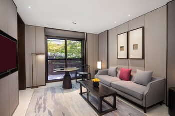 tanggu hotel xian great wild goose pagoda tang paradise