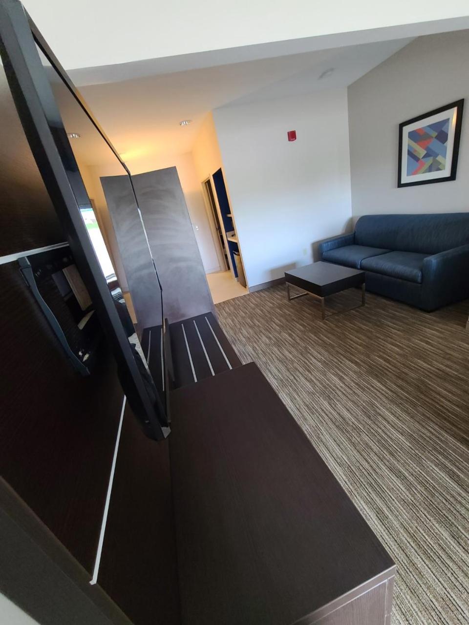 holiday inn express and suites sheldon by ihg