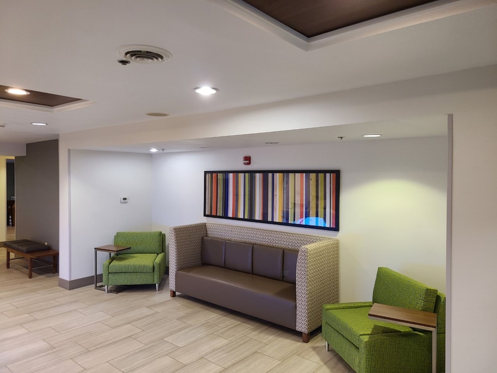 holiday inn express and suites sheldon by ihg