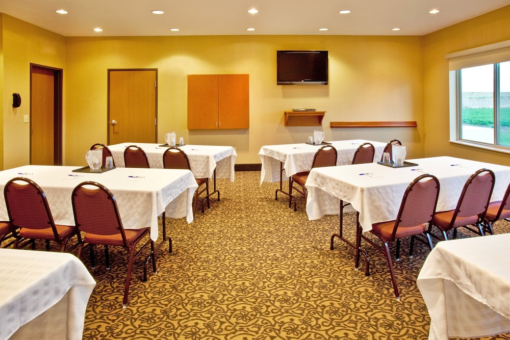 holiday inn express and suites sheldon by ihg
