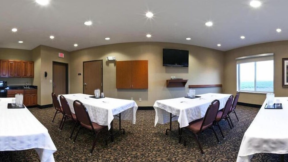 holiday inn express and suites sheldon by ihg