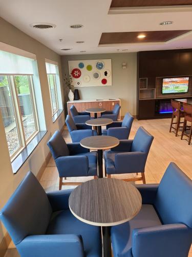 holiday inn express and suites sheldon by ihg