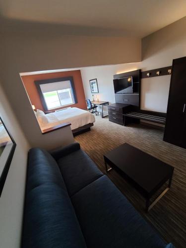 holiday inn express and suites sheldon by ihg
