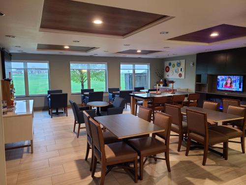 holiday inn express and suites sheldon by ihg