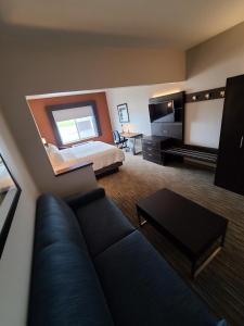 holiday inn express and suites sheldon by ihg