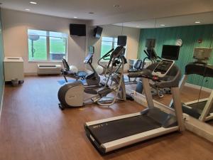holiday inn express and suites sheldon by ihg