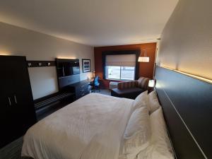 holiday inn express and suites sheldon by ihg