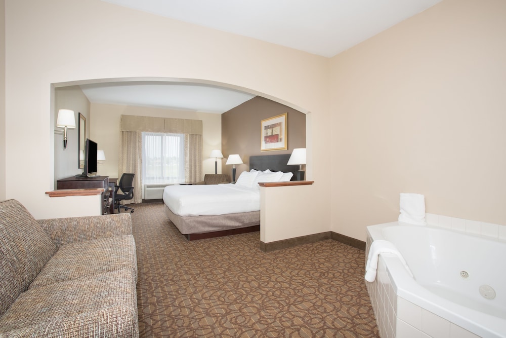 holiday inn express hotel and suites concordia by ihg